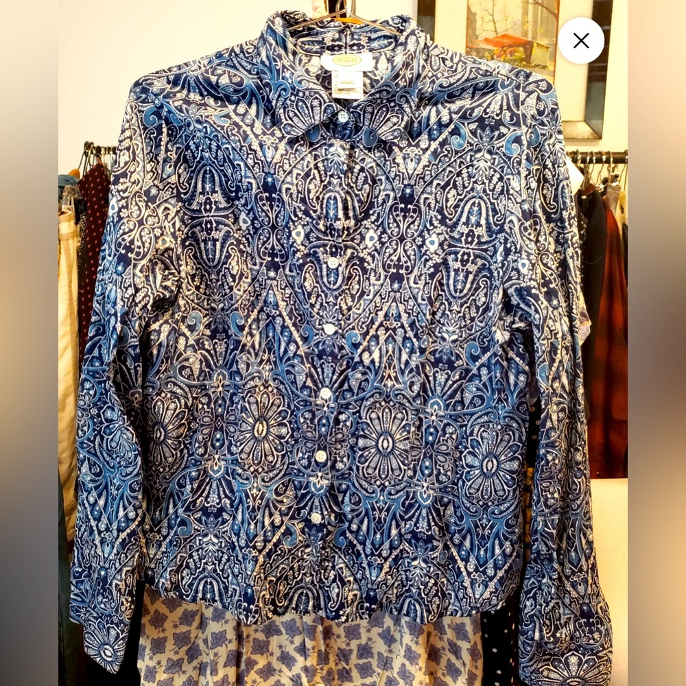 M132 // Vintage Talbots Blue and White 100% Cotton Button Front Shirt // M